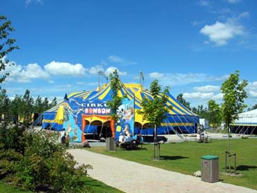 circus_bonbon_20050626_low.JPG (28849 bytes)