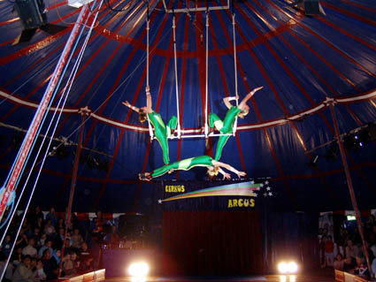 cirkus_arcus_low.JPG (42837 bytes)